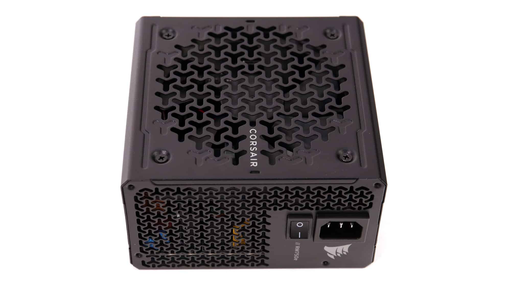 Corsair RM750e ATX v3.1 750W dış görünüş
